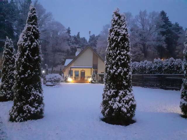 Дома для отпуска Forest Edge Lodge and House Рига-6